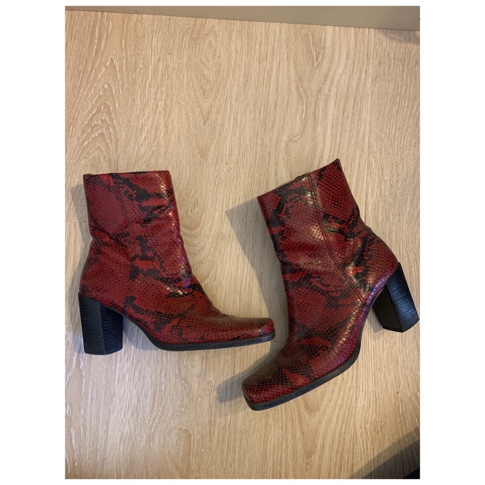 Bandolino - Snake block heel square shoe boots